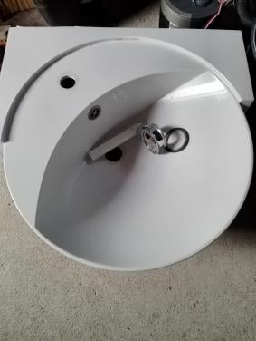 Gratis!!! Wie heeft interesse in onze oude wastafel? 50--50cm