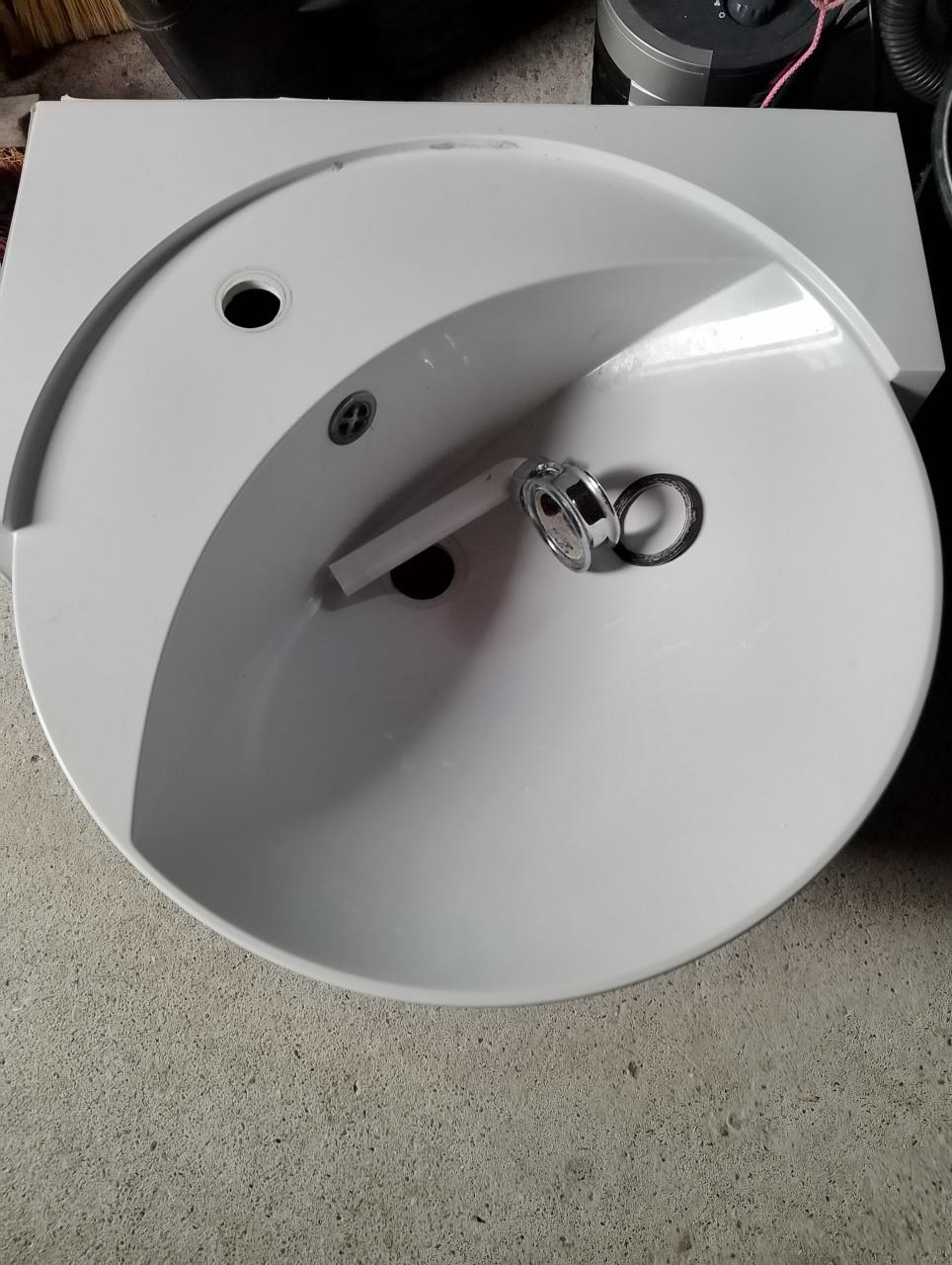 Gratis!!! Wie heeft interesse in onze oude wastafel? 50--50cm