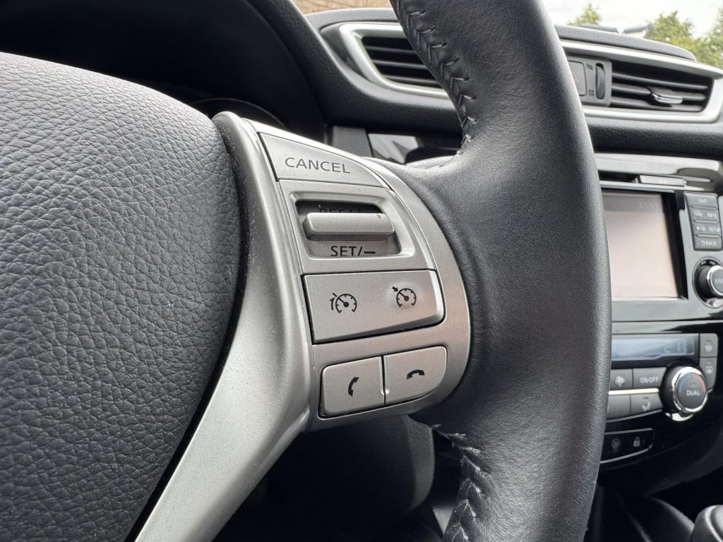 Nissan Qashqai 1.2 tekna automaat + lage km-stand! | panoramadak | navigati
