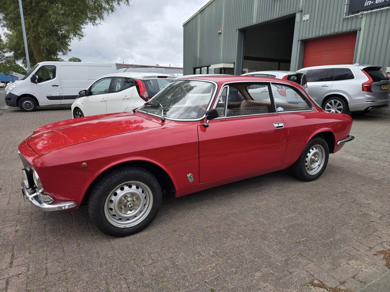 Alfa romeo 1300 gt junior  Bouwjaar 1973  Apk en Wegenbelasting vrij