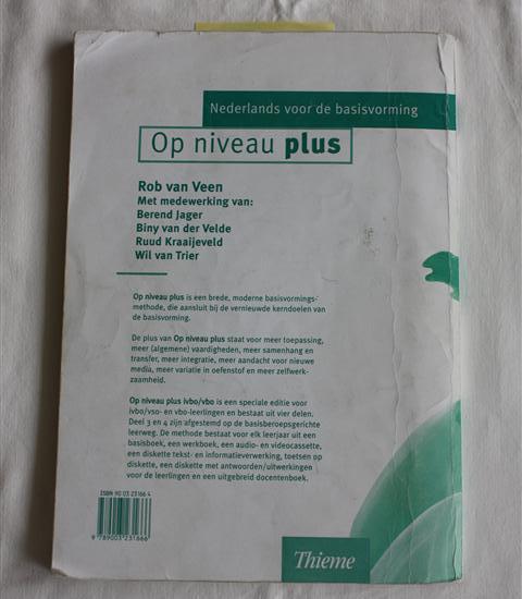 Op niveau plus 2 ivbo/vbo Nederlands docentenboek ISBN: 9003231664 €.2,50