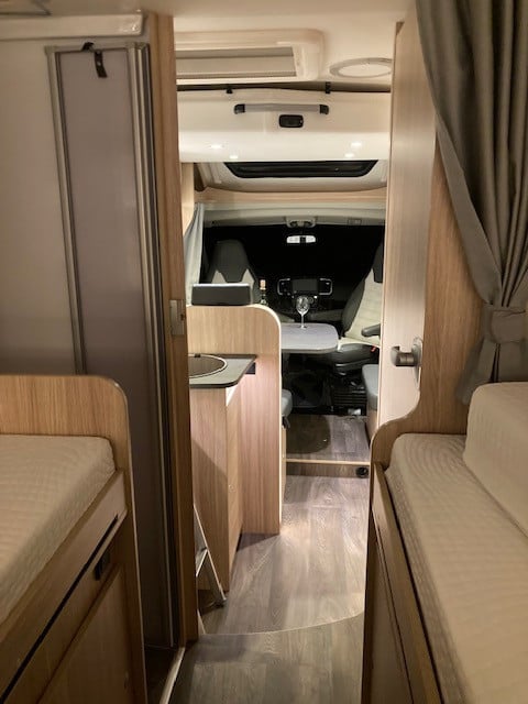 Prachtige 4 pers. automaat camer huren / Te koop camper Sunlight T 68