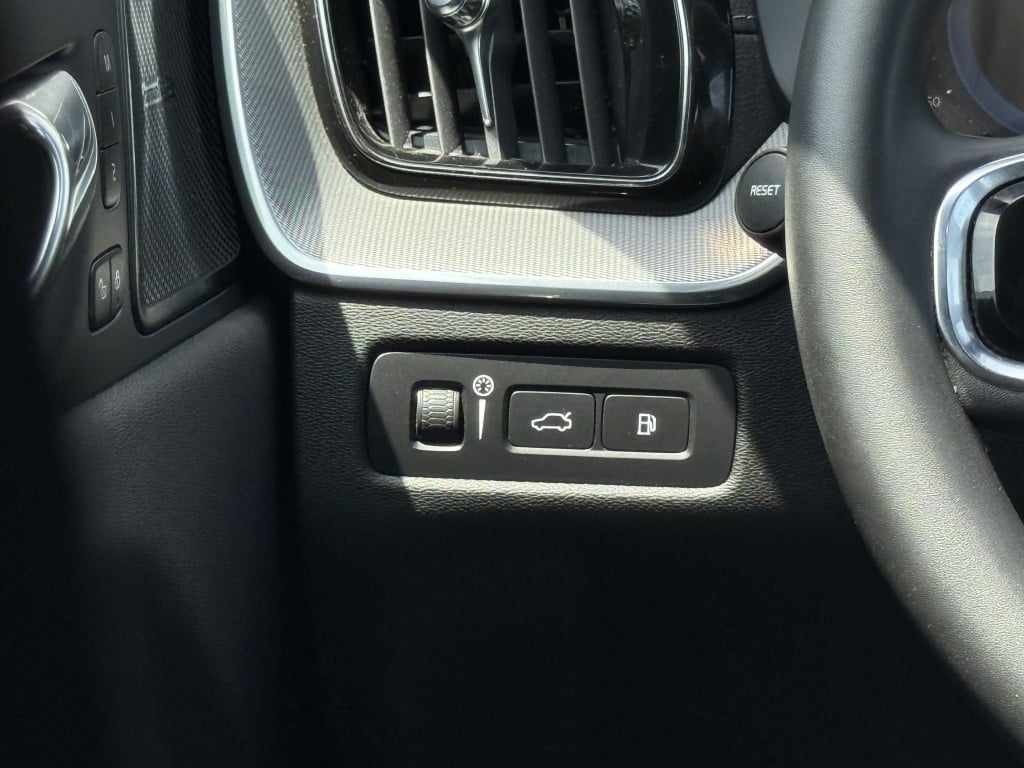 Volvo XC60 t6 340pk recharge r-design| adap.cruise| luchtvering| panodak| 2