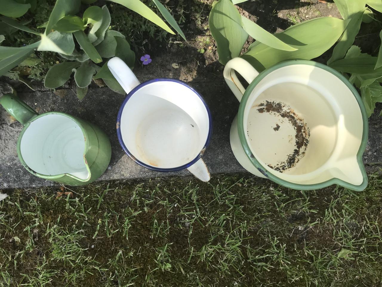 Emaille melk- / maatkannetjes (3 stuks)