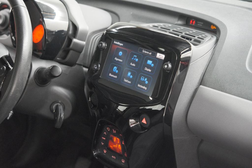 Peugeot 108 1.0 e-vti allure | camera | climate control | dab+ | 15 inch li