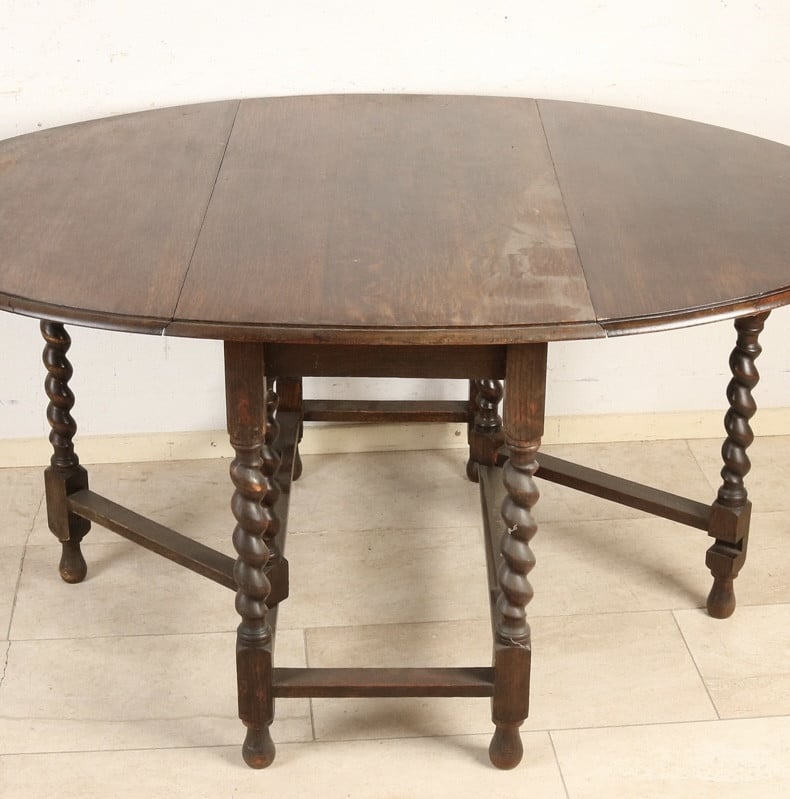 Hangoor tafel antiek