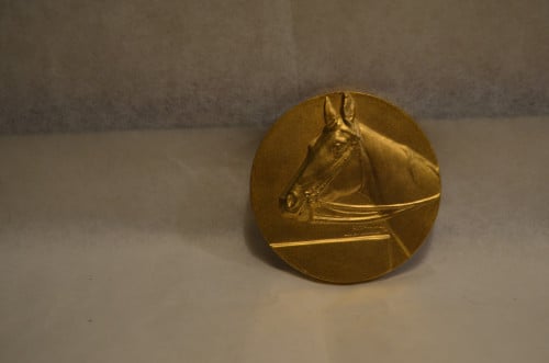 2 Penningen van dezelfde ontwerper/medailleur H. Heusers Paardensport