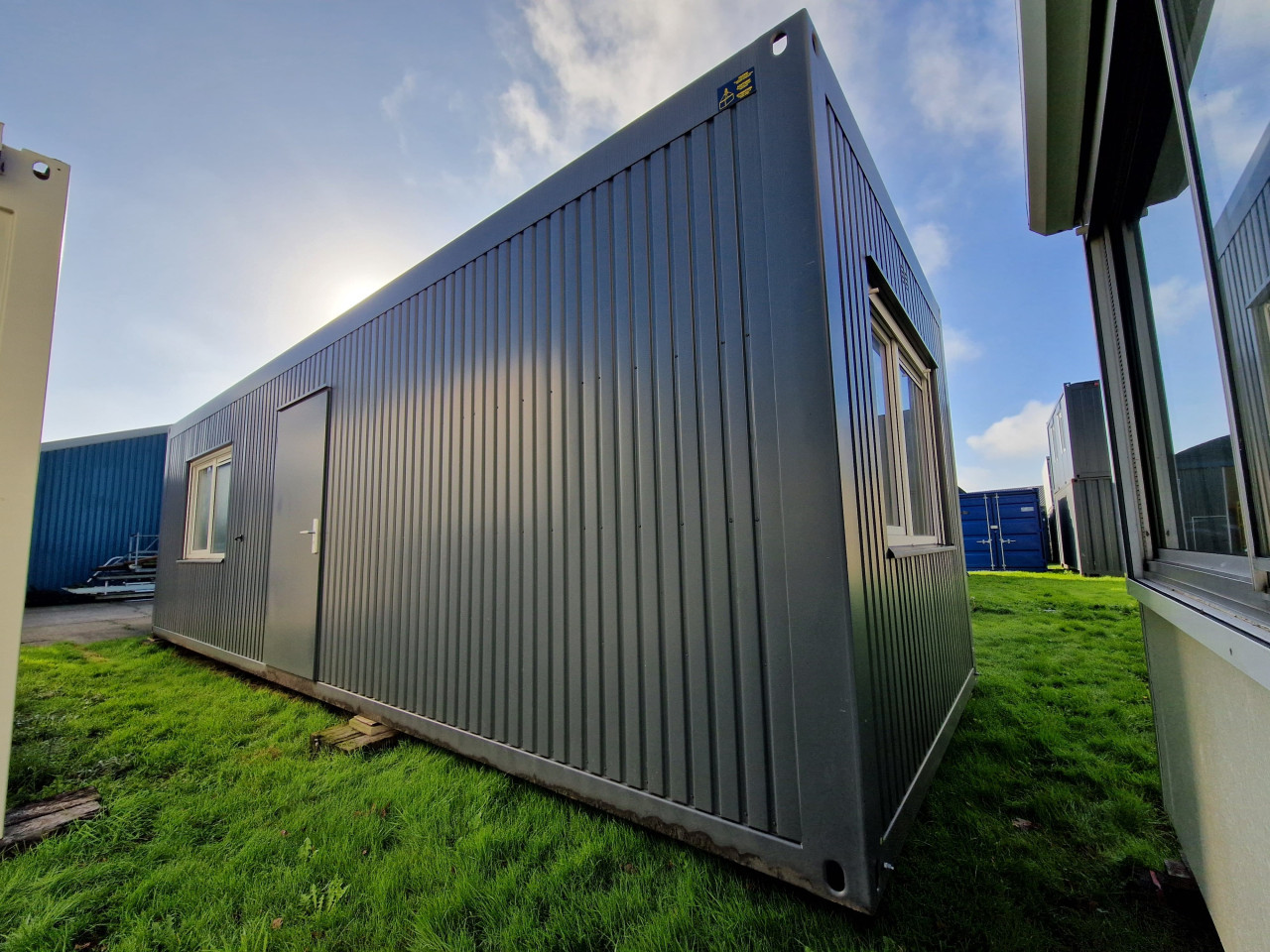 Kantoorunit / bouwkeet / uitvoerderskeet / woonunit 9x3m