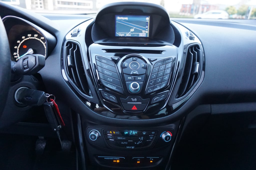 Ford B-max 1.0 ecoboost titanium airco / navi / cruise / camera / parkeers.