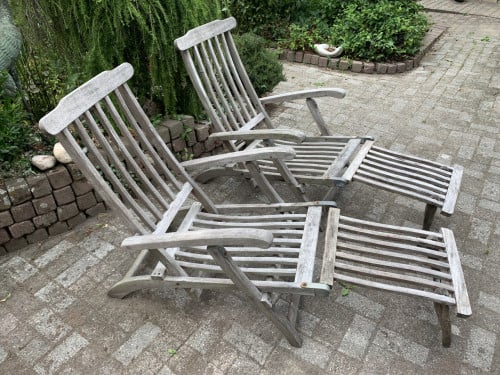 Gratis afhalen ,Twee tuinstoelen teak verstelbaar met voetensteun