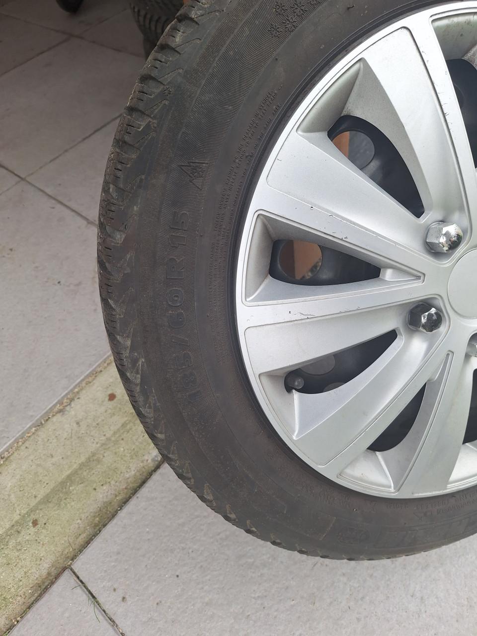 Compleet set winterbanden- Michelin Alpin A4 185 60 R15