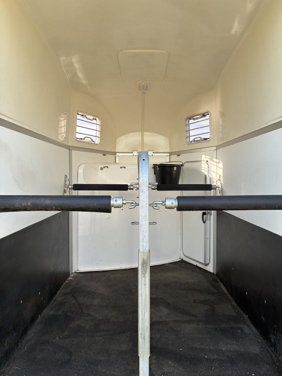 2 paards Humbaur Balios met zadelkamer en alubicomp bodem