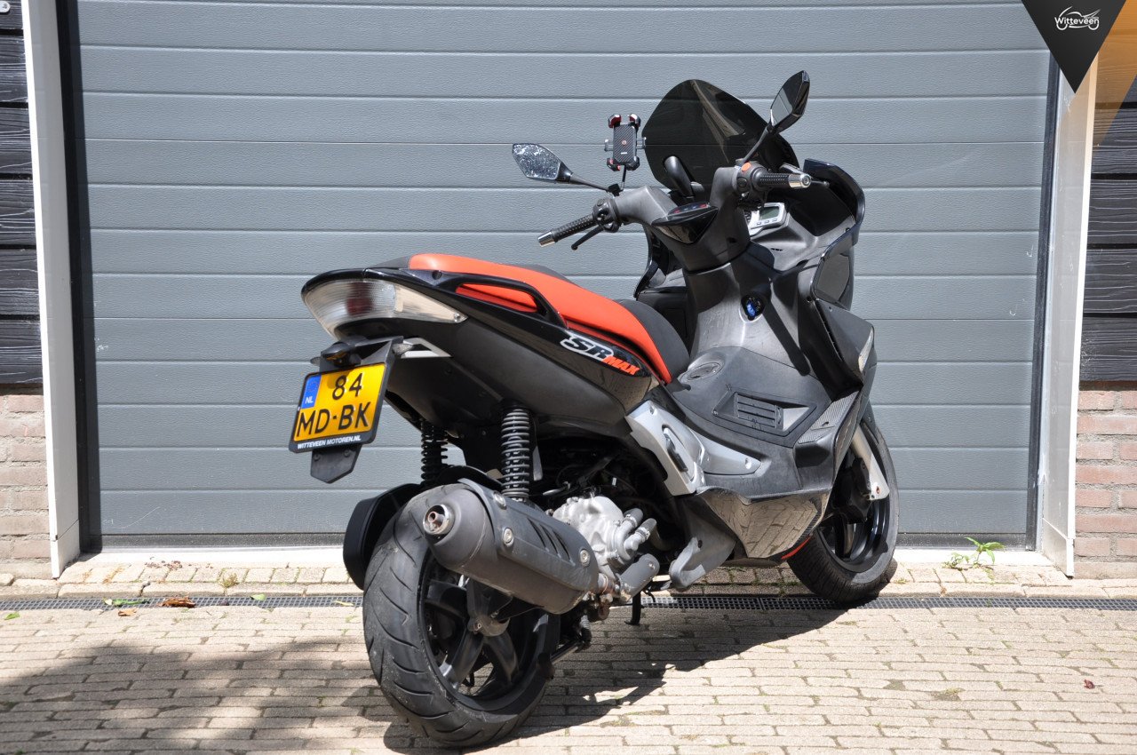 Aprilia SR Max 300
