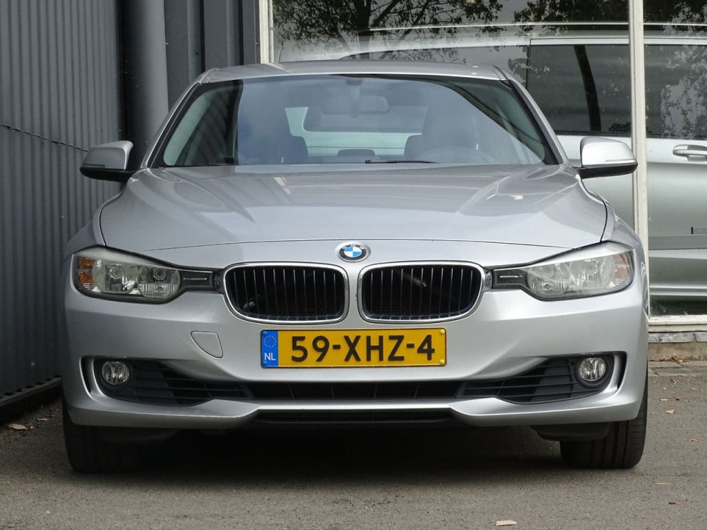 BMW 3-serie 320i executive automaat | 18" | afn. trekhaak | bluetooth
