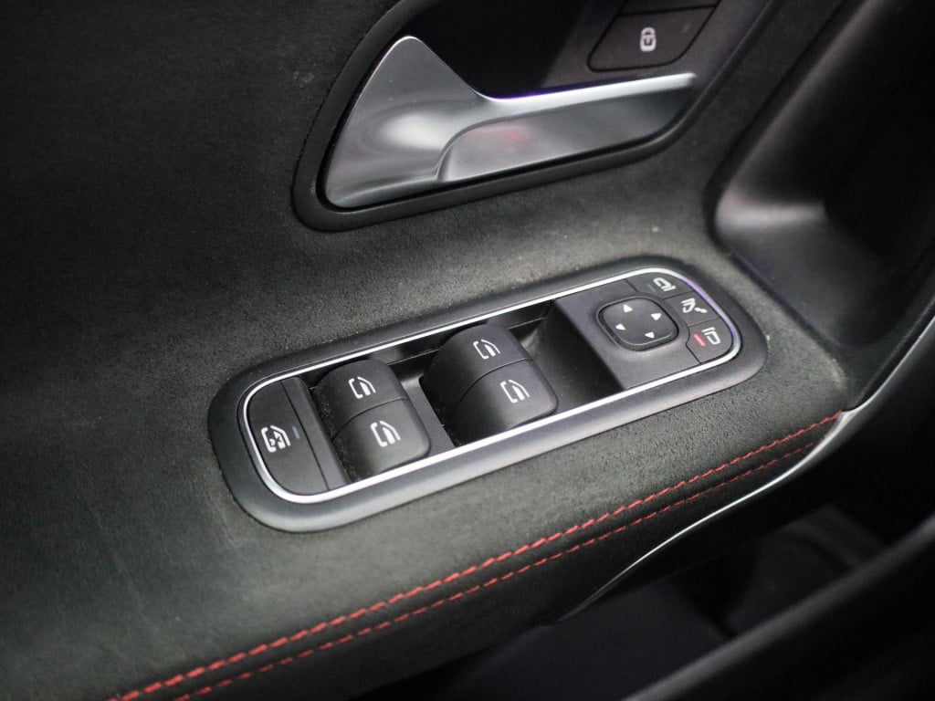 Mercedes-Benz A-Klasse 180 business solution amg | automaat | lmv | panoram