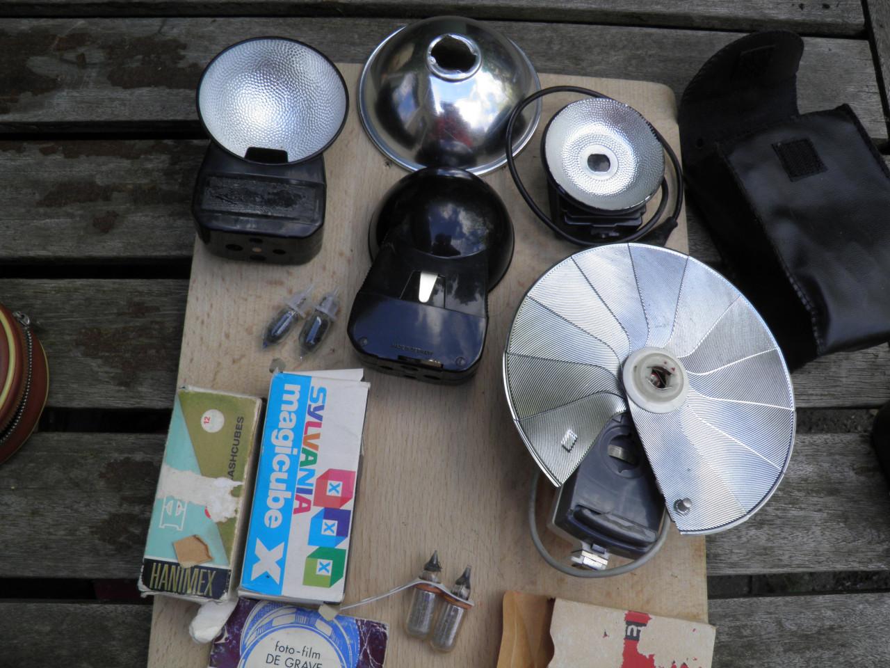 Lot analoge werkende flitsers en antieke flitsers