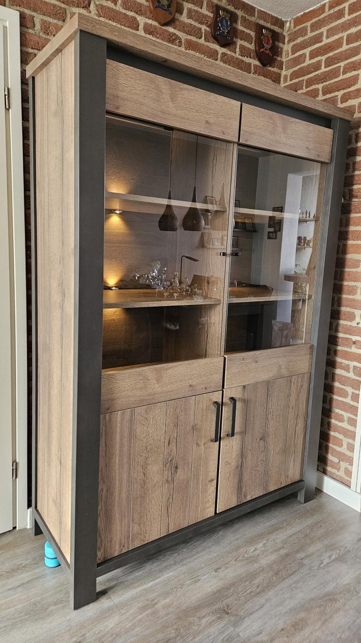 Vitrinekast berlin31 met led industrial tabacco