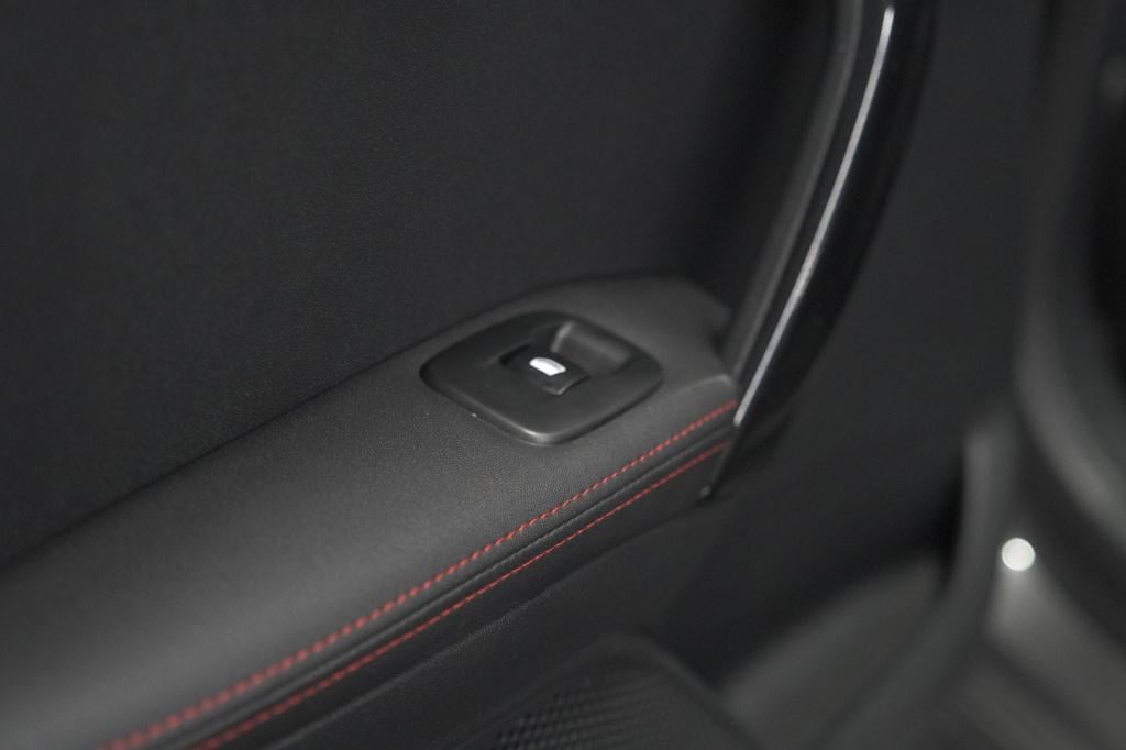 Peugeot 2008 puretech 110 eat6 gt-line | camera | panoramadak | navigatie |