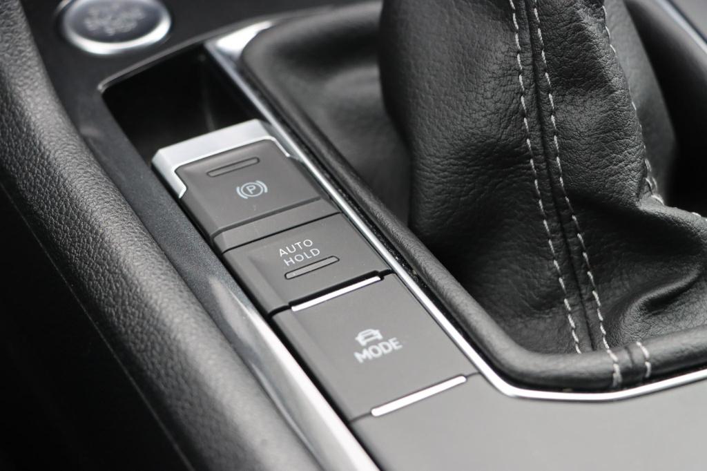 Volkswagen Tiguan 1.4 tsi ehybrid r-line business 245pk dsg6 | soh 98,6% |
