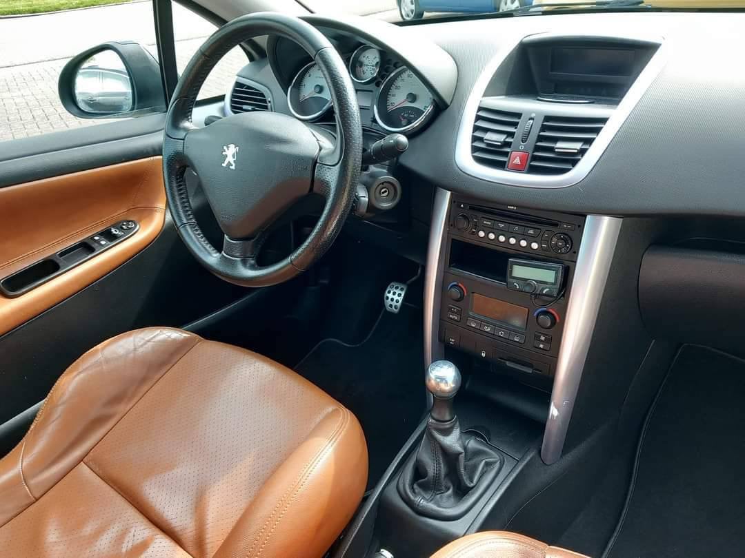 Peugeot 207 1.6 VTI Sublime cabrio BJ;2007 airco-leer 137.000km i.z.g.st