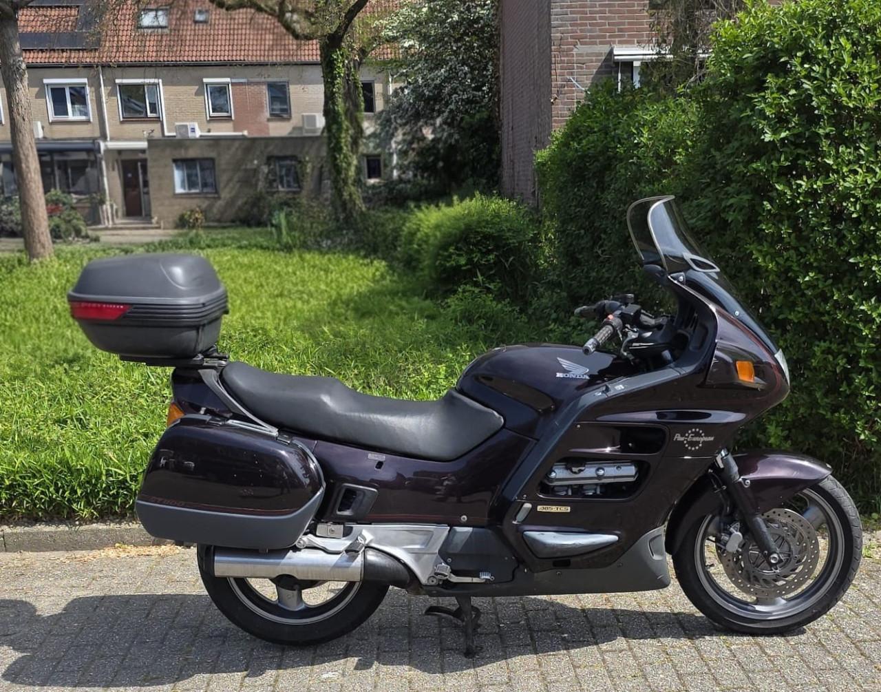 Honda ST100