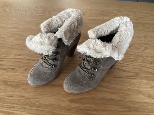 Hoge pumps enkellaarsjes met vacht maat 38 hoge hak nieuw GOES