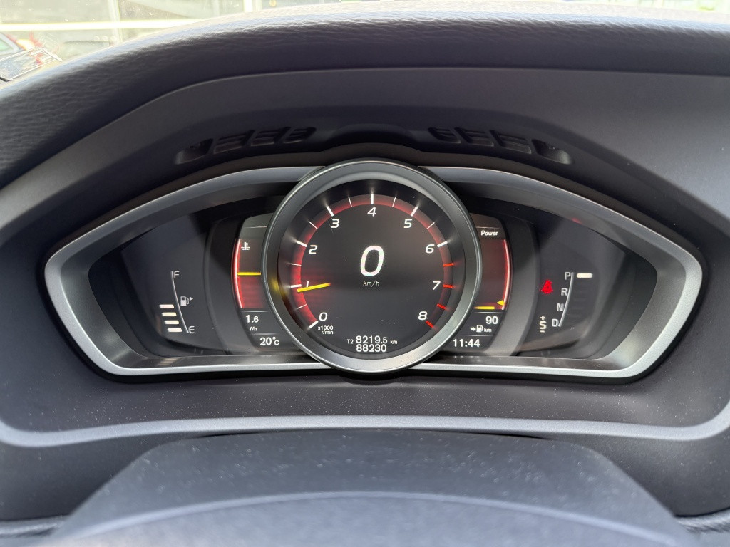Volvo V40 t3 153pk aut6 polar+ sport| panodak| camera| trekhaak| keyless|