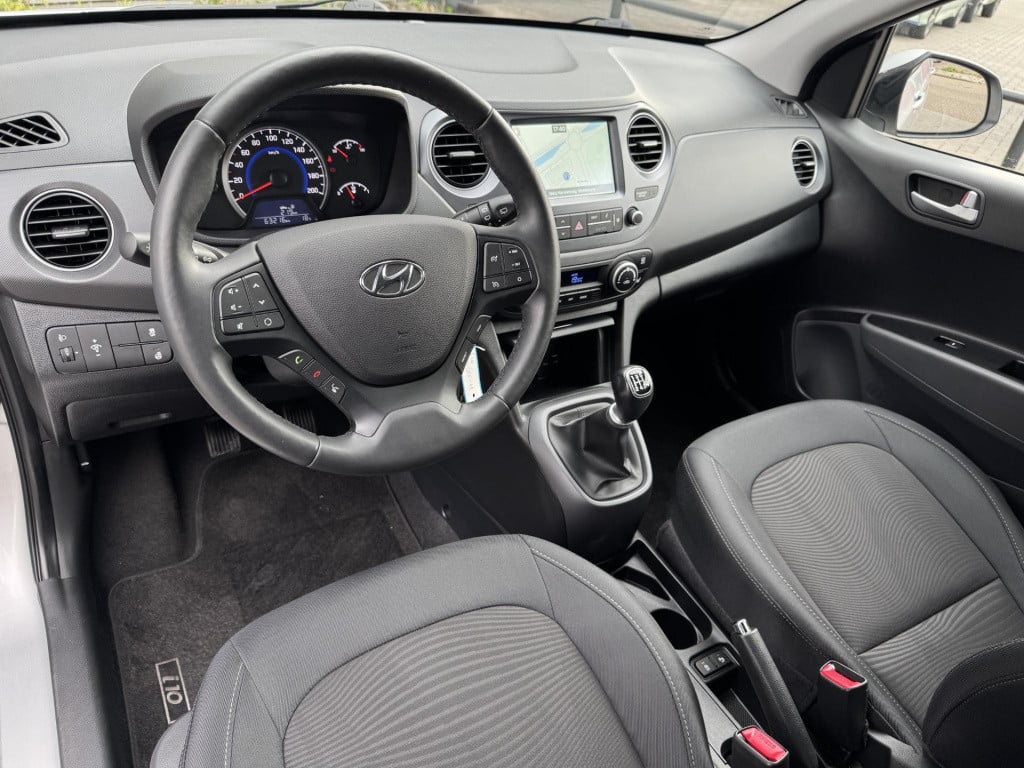 Hyundai I 10 1.0i premium | navigatie | camera | stuur- + stoelverwarming |
