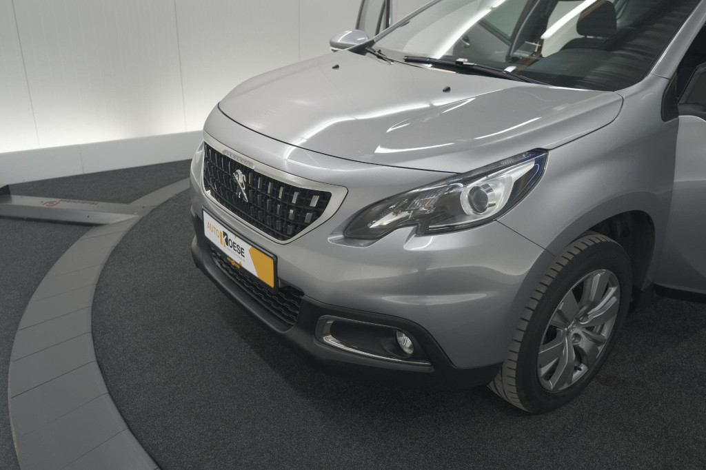 Peugeot 2008 puretech 82 blue lion | trekhaak | panoramadak | navigatie | p