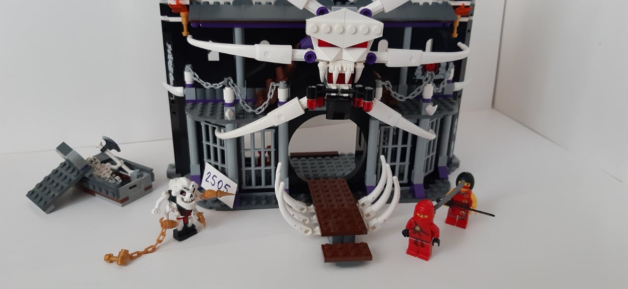 LEGO NINJAGO  2505: Spinner Duistere Fort Garmadon
