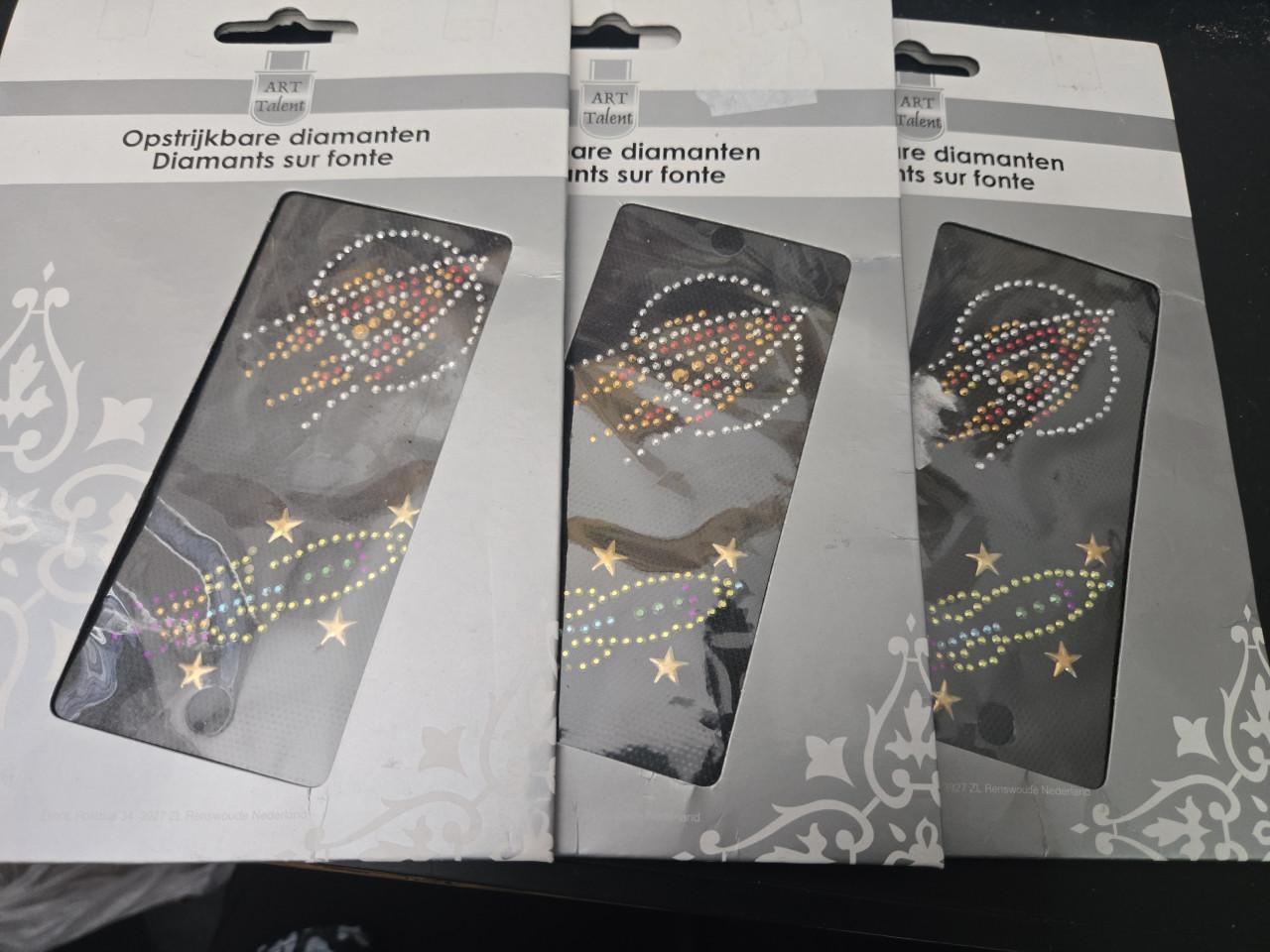 Art Talent opstrijkbare diamantjes met een raketontwerp. 3 stuks nieuw