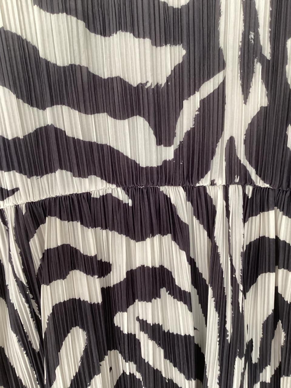 Jurk H&M 1 x gedragen maat xl maar valt groot