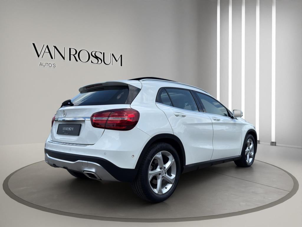 Mercedes-Benz Gla-klasse 180 premium | pano | leder sportstoelen | camera |