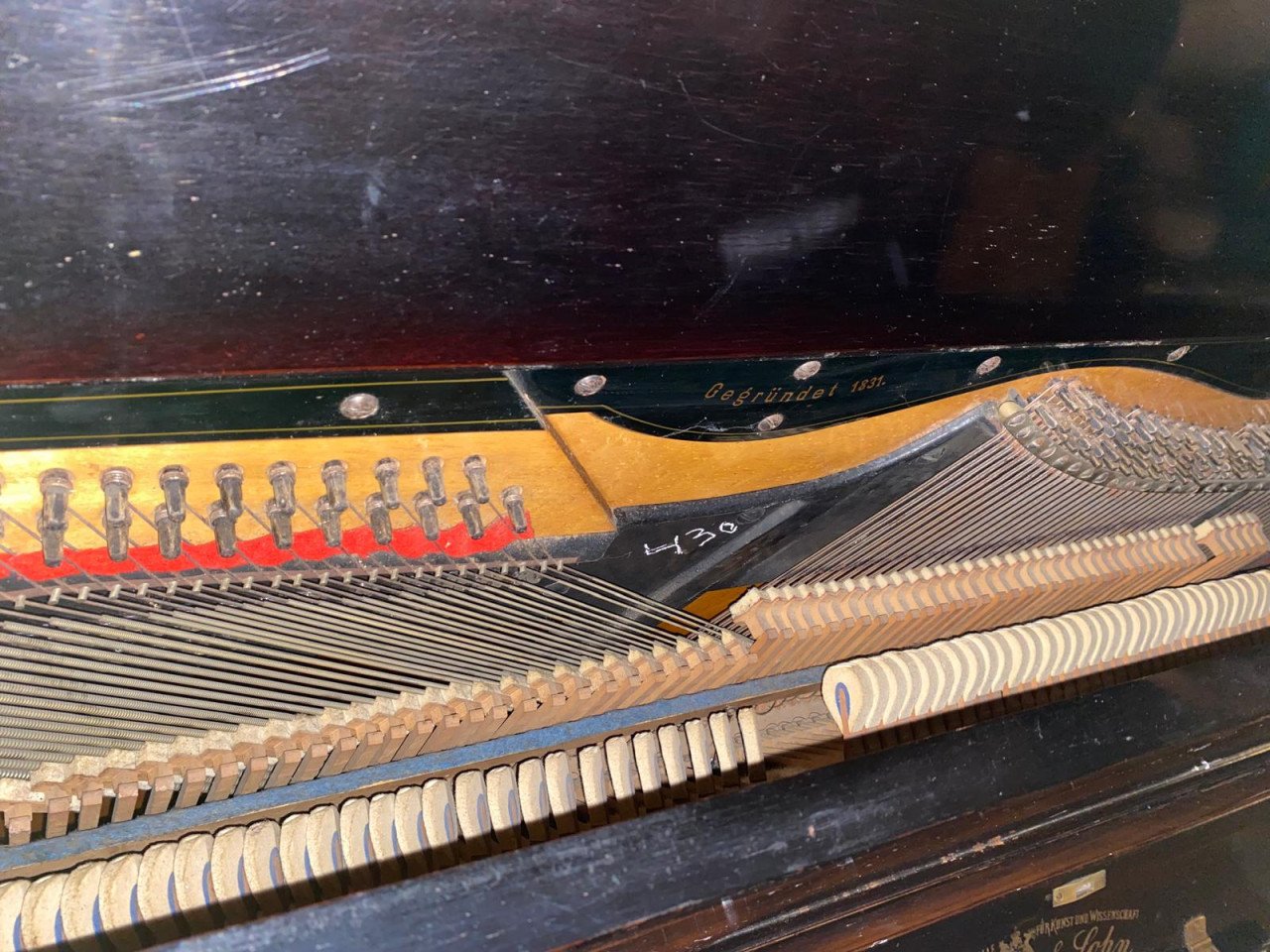 Antieke piano 1875 | Uniek verzamelstuk met medaillons