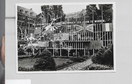 Ansichtkaart      A  350   Bevrijdingsfeest  1945  Damplantsoen
