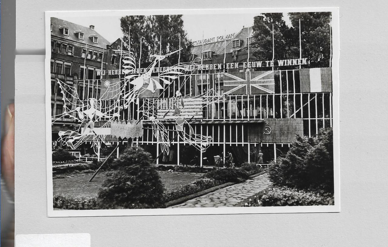Ansichtkaart      A  350   Bevrijdingsfeest  1945  Damplantsoen
