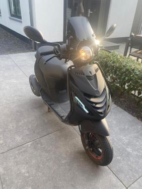 Piaggio Zip scooter
