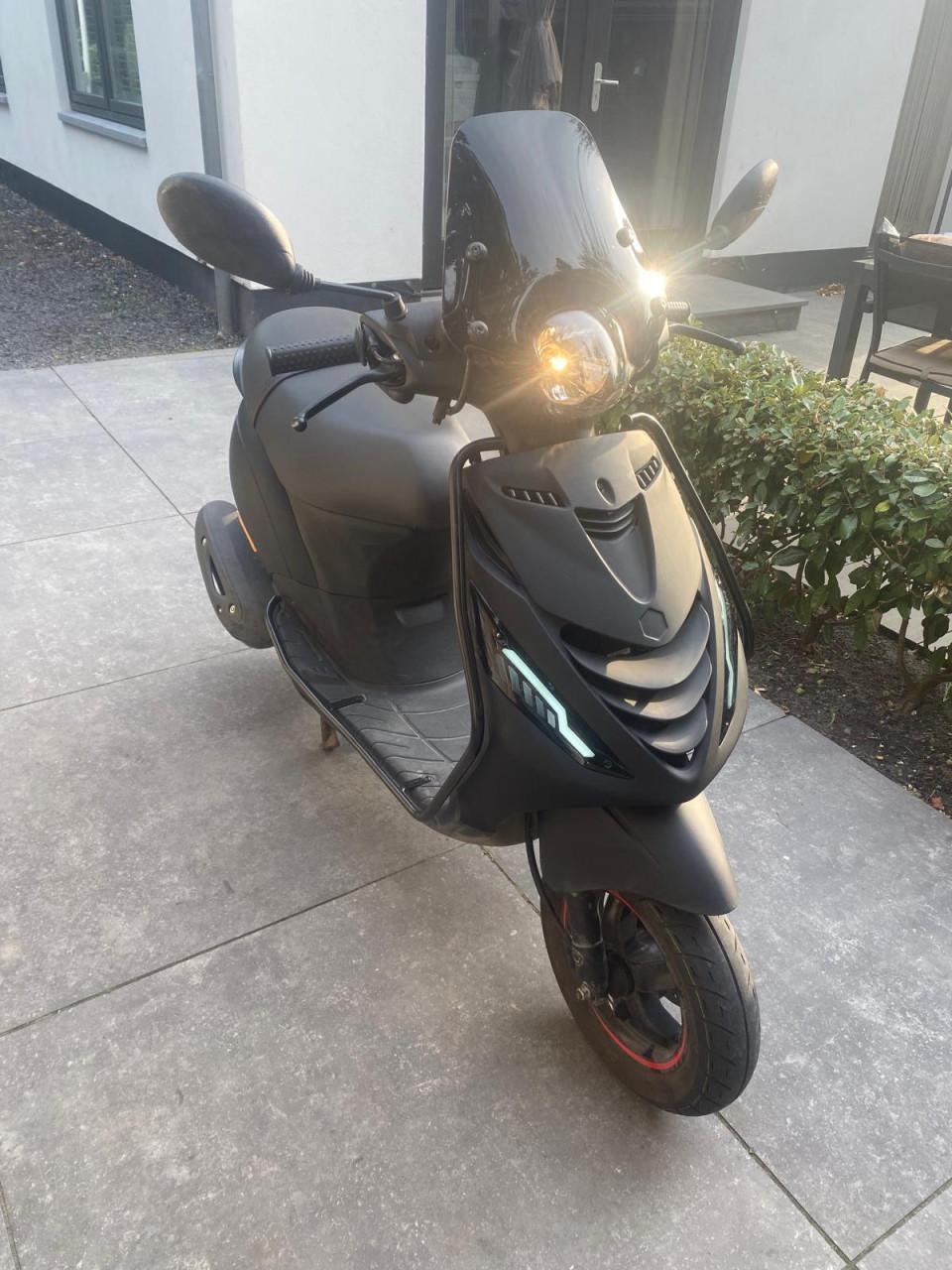 Piaggio Zip scooter