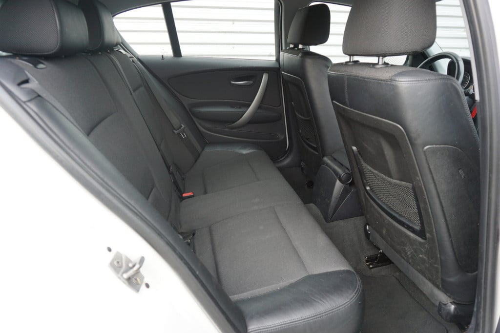 BMW 1 Serie 116i business line airco / elektr. ramen / lm velgen / trekhaak