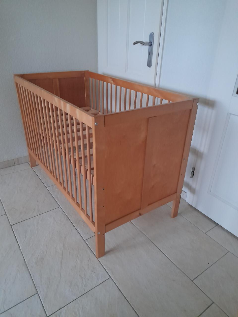 Houten ledikantje (in goede nette staat )