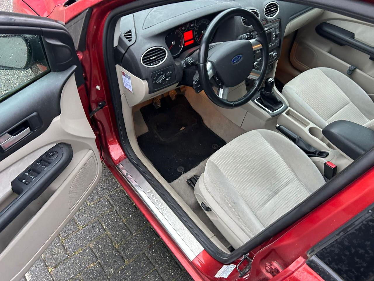 Ford Focus Wagon 1.6-16V Ghia FULL OPTION