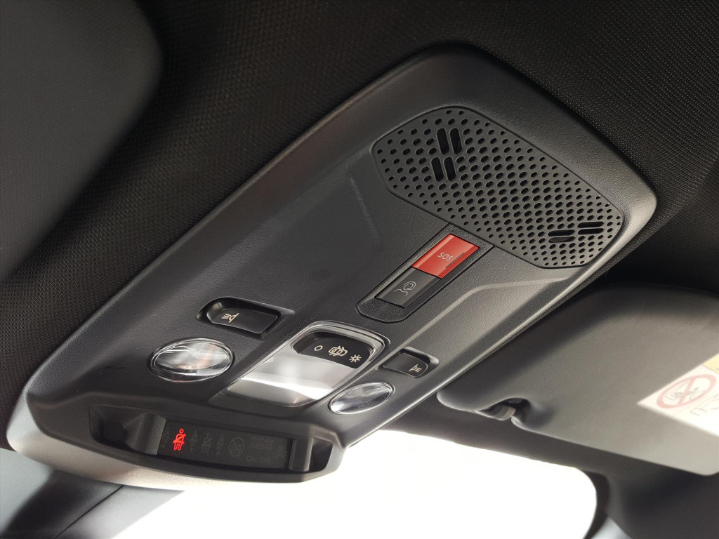 Peugeot 2008 allure 1.2 puretech 100pk navigatie | achteruitrijcamera | app