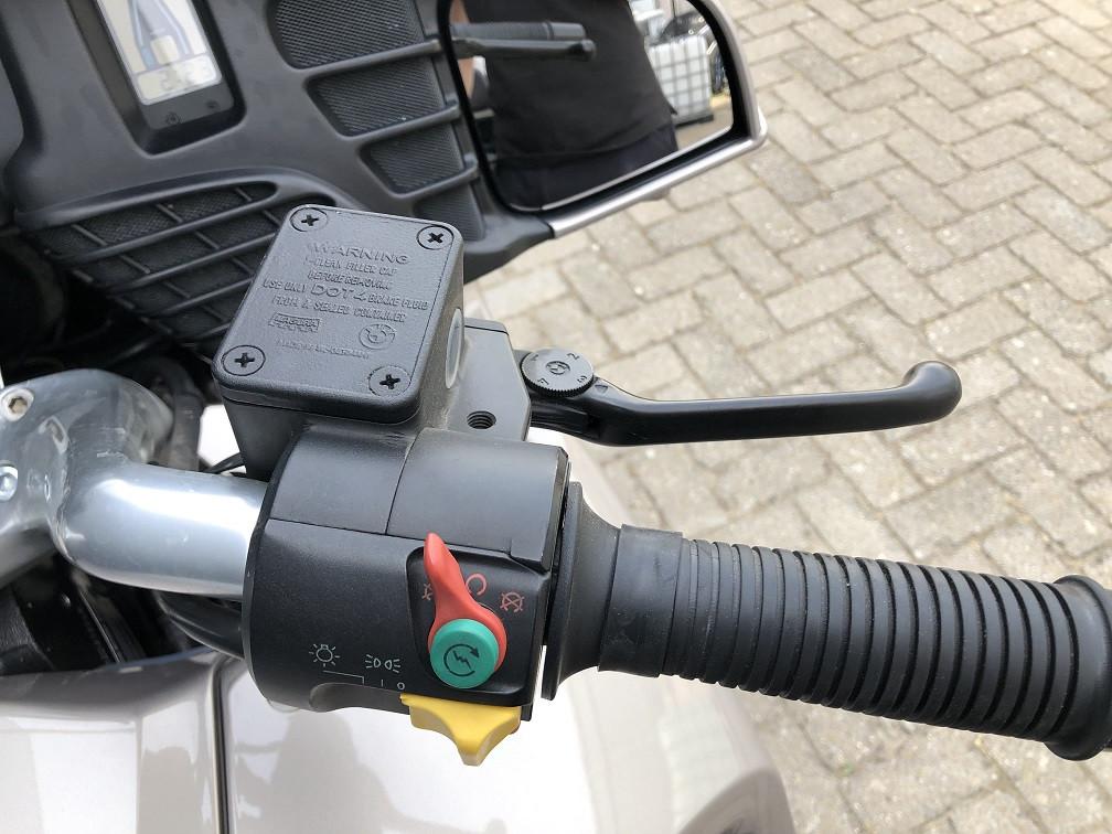 In nieuwstaat zijnde BMW R1100RT uit 2001 met slechts 59dkm, €1995,-