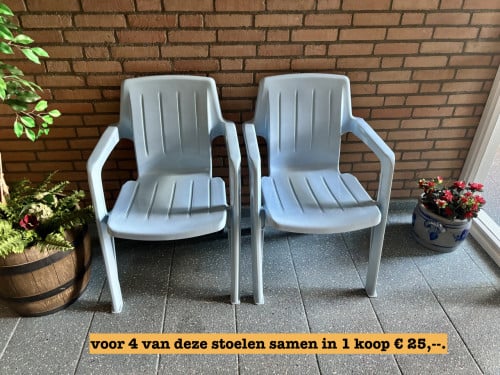 Mooie buitenstoelen lichtblauw, mooi, als nieuw