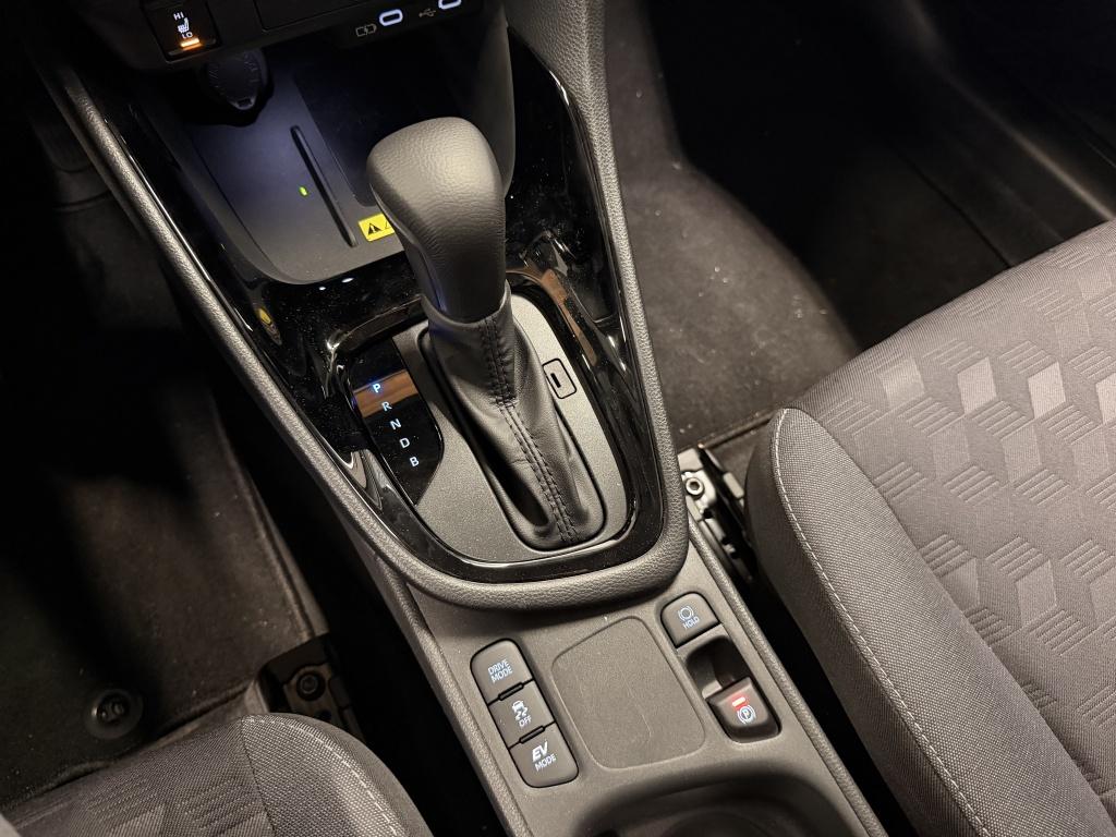 Toyota Yaris 1.5 hybrid 115 dynamic