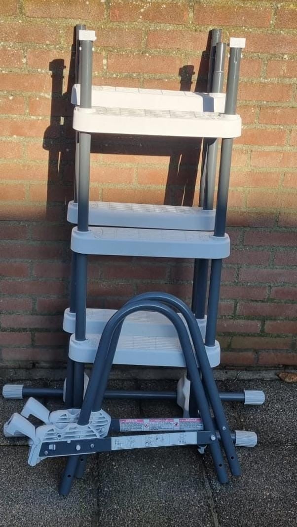 Zwembadtrap intex