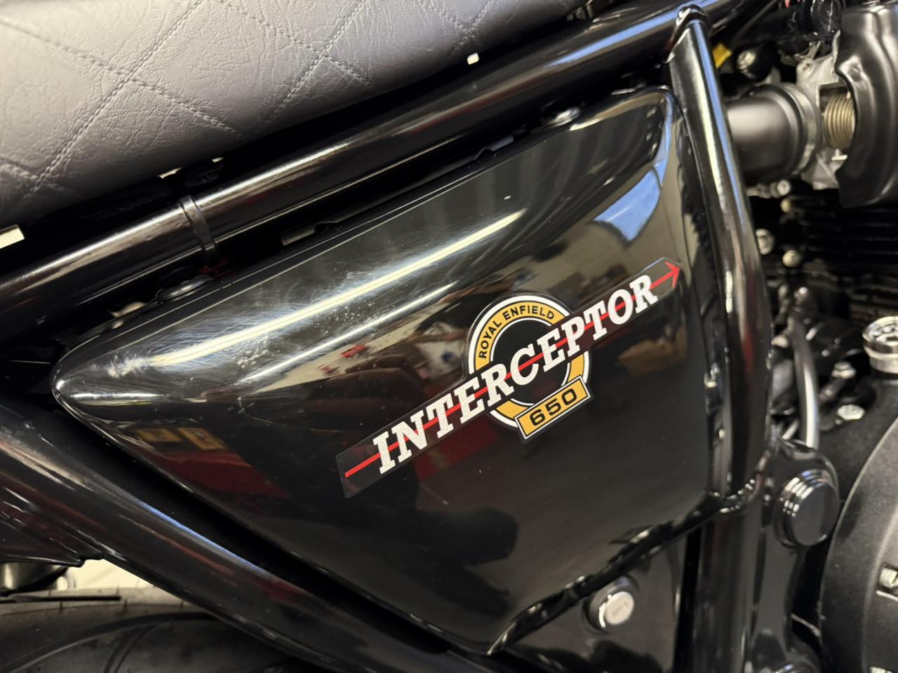 Gave en complete Royal Enfield Interceptor 650 bj 2023!