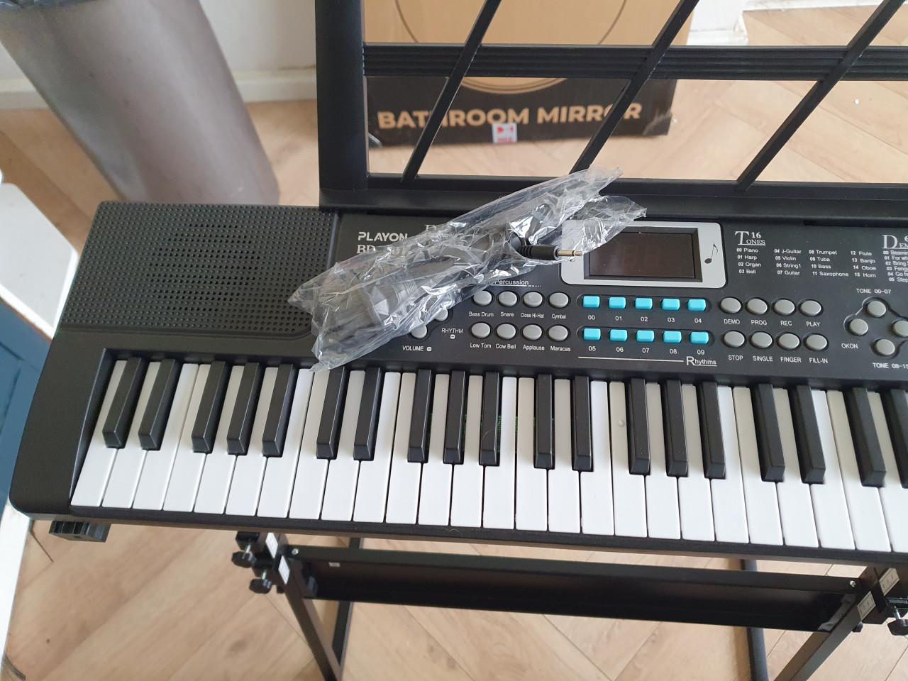 PlayOn keyboard met standaard + microfoon | nieuw