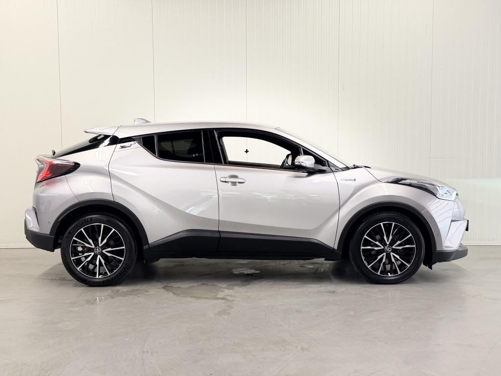 Toyota C-hr 1.8 hybrid executive