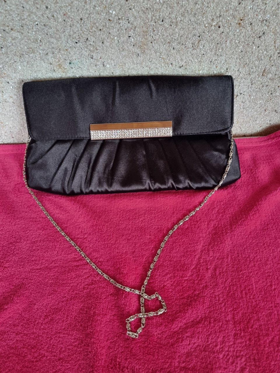 Zwart satijnen clutch